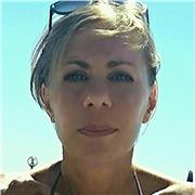 Docente impartisce lezioni per scuole superiori e medie in materie letterarie e inglese