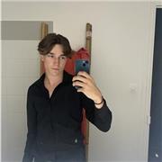 Moi c'est Mateo, 19 ans et étudiant en L3 de droit. Je serai le prof idéal pour vos enfants, primaires et collégiens !
