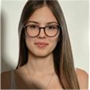 Me defino como una persona responsable, paciente y amable. Me gusta ayudar a los niños a aprender de forma sencilla y motivadora. 