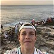 Profesor joven de física especializado en el trato con alumnos de ESO y Bachillerato preparado para impulsar sus notas