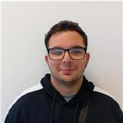 Soy un chico que se considera bastante aplicado en la materia de matemáticas y que puedo llegar a ayudar a los demás a aprender.