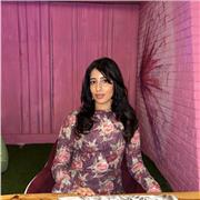 Primary school teacher tutoring across primary subjects