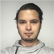 Profesor en formación dicta clases de refuerzo en ciencias sociales y sistemas