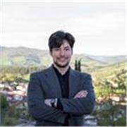 Laureato in  Mass Media e Politica  offre ripetizioni di diritto pubblico, microeconomia, storia, filosofia e scienze umane