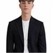 Soy responsable, puntual, y atento. Ademas proporciono unas clases aptas para repaso y lo demas.Puedo enseñar cualquier materia.