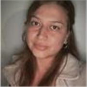 Se ofrece apoyo escolar a niños iniciándose en el mundo de la lectura