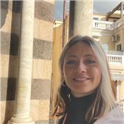 Insegnante madrelingua di inglese e francese, con esperienza di lavoro in America e differenti stati pei impartisce lezioni