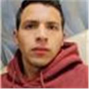 Profesor dicta clases de matemáticas y física