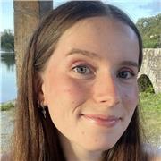Estudiante francesa dando clases de francés