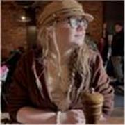 I give private lessons in English, and I'm happy to cater to online and in-person (Merseyside).