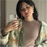 Soy una estudiante de economía, que busca dar clases a niños de primaria/secundaria/bachillerato. Tengo el C1 de Cambridge.