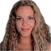 Me defino como una persona comunicativa, organizada y comprometida con el aprendizaje de los demás. 