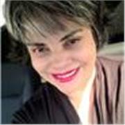 Leciono Português e Literatura. Licenciada