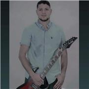 Clases grupales e individuales de canto, piano, batería, bajo y guitarra