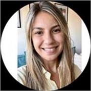 Alegre y proactiva. Mantuve siempre un buen vinculo de trabajo tanto con mis pacientes como con su familia. 