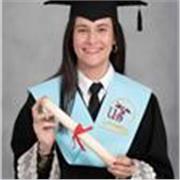 Graduada en Educación Primaria, en la especialidad de inglés