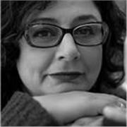 Insegnante di italiano e inglese con oltre 25 anni di esperienza, laureata in Lingua e Letteratura Italiana ed esaminatrice uffici