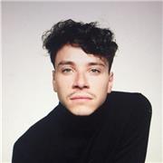 Brazilian artist based in London, with 12 years of experience living and working in London.