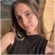 Soy una persona paciente, responsable y con ganas de ayudar a mis alumnos a aprender, y daría clases a cualquier tipo de edad. 