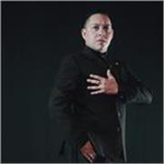 Bailarín y profesor con 17 años de trayectoria, especializado en tango, milonga y vals, además de bachata, salsa y otros ritmos