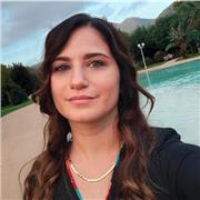 Insegnante di francese e inglese con molta esperienza impartisce lezioni di lingue a chi è alle prime armi. Gentilezza e professionalità garantite. Lezioni online o in presenza, di gruppo o individuali. Prezzo 15€ ad ora per corsi base