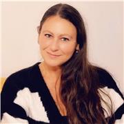 I am a Life Coach and Psychotherapist working with young people to support them to manage anxiety and succeed.