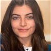Insegnante di matematica. Laureata di ottica e optometria sotto fisica. 