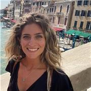 Sono un'insegnante di scuola primaria e mi offro per dare supporto e aiuto nello svolgimento delle attività scolastiche.