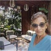 Profesora de Educación Primaria para dar clases a niños y niñas de primaria