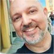 Ingeniero en informática y Arquitecto de soluciones da clases de programación y enseña construcción de aplicaciones empresariales