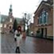 Allgemein Tutorin und Nachhilfe Lehrerin. 
Ich spreche perfekt Spanisch, Englisch und Deutsch um in Wort und Schrift 