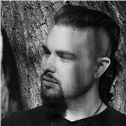 Profesor de programación importante clases a niños de todas las edades