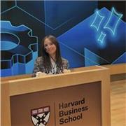 Laureata in Economia e Gestione Aziendale, offre aiuto compiti, supporto allo studio e lezioni di economia e lingue straniere