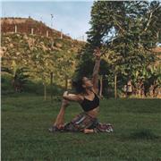 ¡Hola! Soy Jessica, profesora de yoga certificada y arquitecta con experiencia en educación y cuidado infantil.
Durante más de cin