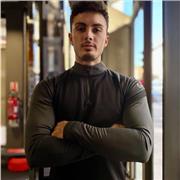 Coach sportif et éducateur sportif enseignant l'art du monde de vie sportif