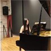 Soy pianista titulada, graduada en el Conservatorio de Reus. Ofrezco classes para todas aquellas personas que deseen iniciar. 