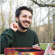Nativo azerbaiyano, por eso turco que puede dar clases a todos edades y niveles