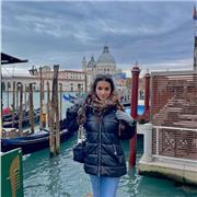 Soy una chicha muy extrovertida, y me encanta ayudar. Me gustaría dar clases a niños de primaria o incluso la Eso.