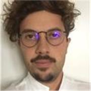 Laureato in economia, attualmente impegnato in un master, disposto ad insegnare