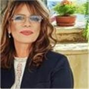 Laureata in giurisprudenza con master in diritto internazionale