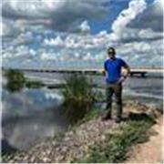 Estudiante avanzado imparte clases a personas de todas las edades