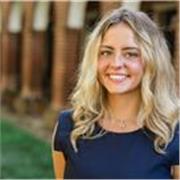 Yo soy una profesora de inglés. Hace 5 años que enseño. Usualmente, enseño niños que tiene 4-8 años. 