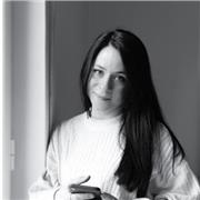 Laureata in scienze pedagogiche e con esperienza quinquennale nel
Settore scolastico