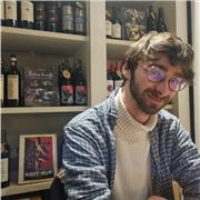 Insegnante madrelingua francese, con esperienza con i bambini. Ho fatto 3 anni di studi universitari in lingue.