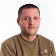 Persona diplomado en ciencias empresariales trabajando más de 10 años en el sector administrativo