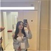 studentessa in quarto liceo, certificazione Cambridge B2 in inglese, frequentando corso di C1. Disponibile per ripetizioni
