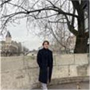 Soy una persona calmada y paciente, con la capacidad de motivar a quienes me rodean para que desarrollen al máximo su potencial.