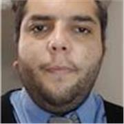 Profesor de matematicas basicas imparte clases a niños de todas las edades