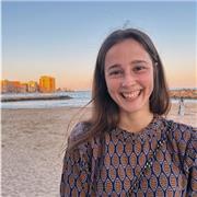 Soy una persona muy responsable, trabajadora y constante. Estudio Medicina y me encantan todas las materias de ciencias, por ello, me gusta enseñarlas y ayudar a quien lo necesite. Ahora en verano creo que es muy buen momento para aprovechar mi tiempo ayu
