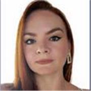 Profesora de apoyo para niños en educación primaria